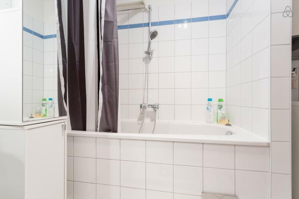 Relaxing Terrace In Lively Area Apartment Wien
