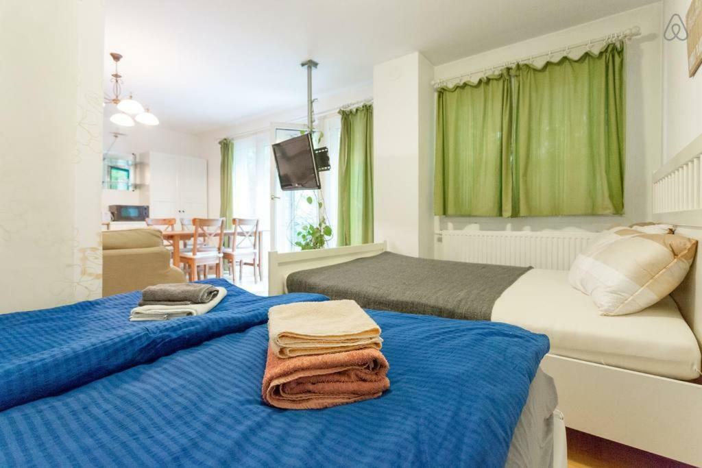Relaxing Terrace In Lively Area Apartment Wien