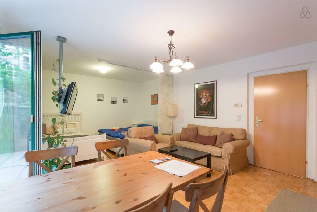Relaxing Terrace In Lively Area Apartment Wien